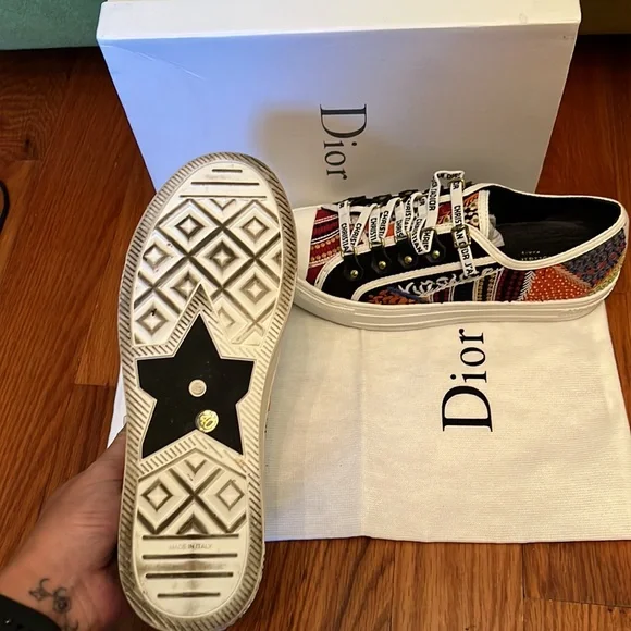 Gently used embroidered keds shoes - Picture 3 of 4